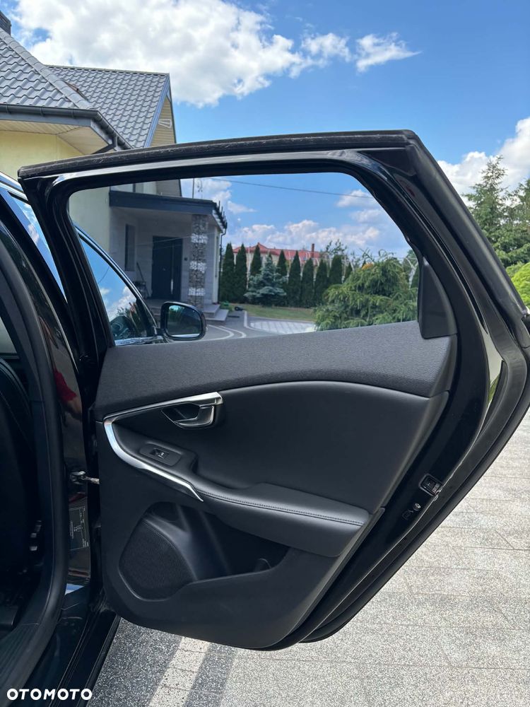Volvo V40 D2 R Design - 17