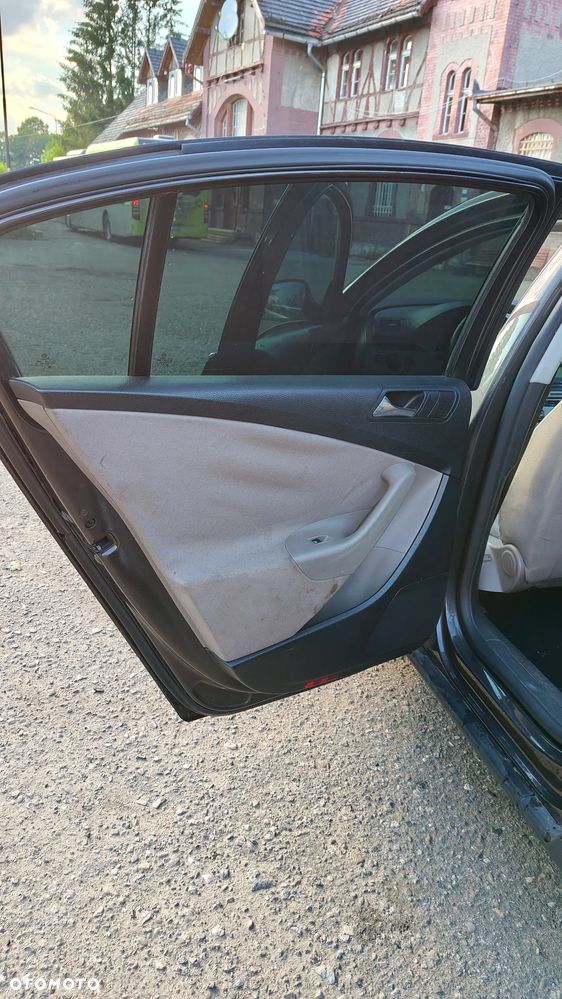 Volkswagen Passat 2.0 FSI Comfortline - 18