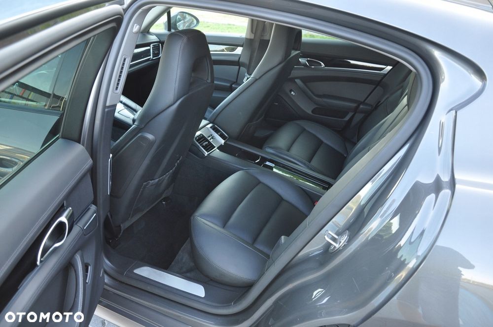 Porsche Panamera 4S - 9