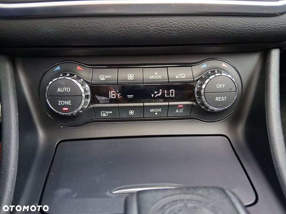 Mercedes-Benz GLA - 16