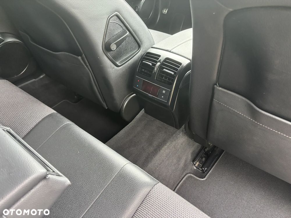 Mercedes-Benz Klasa C 250 CDI DPF Automatik BlueEFFICIENCY Avantgarde - 21