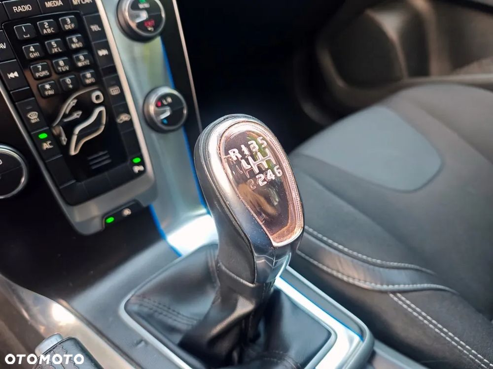 Volvo V40 D2 Momentum - 38