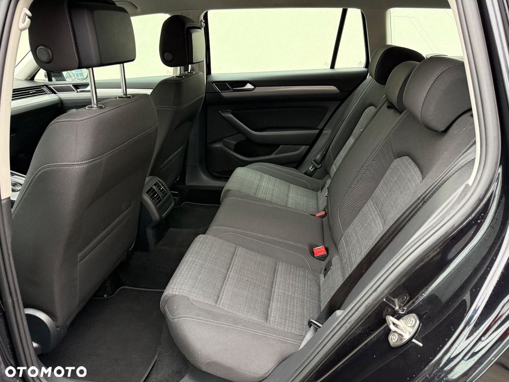 Volkswagen Passat 2.0 TDI EVO Business DSG - 23