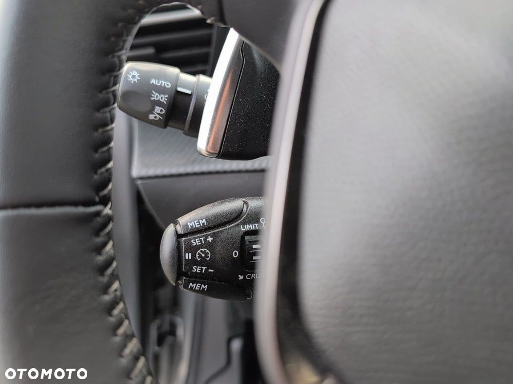 Peugeot 208 1.2 PureTech Allure Pack S&S EAT8 - 17