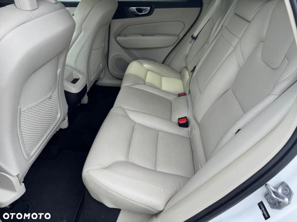 Volvo XC 60 T6 AWD Momentum - 34