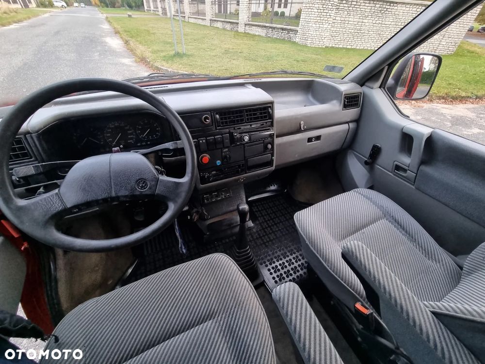 Volkswagen Caravelle - 21