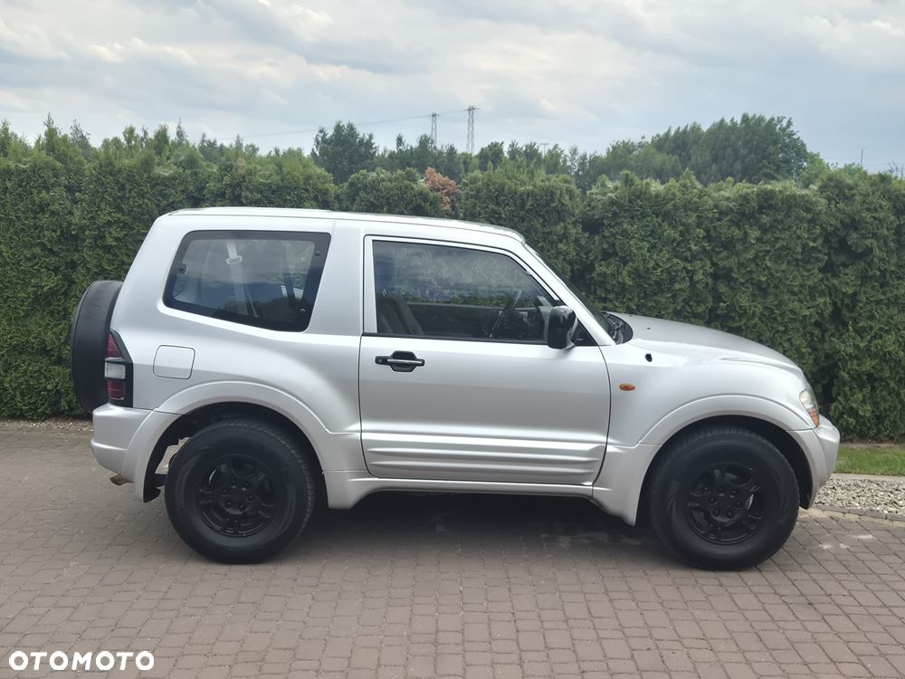 Mitsubishi Pajero - 2