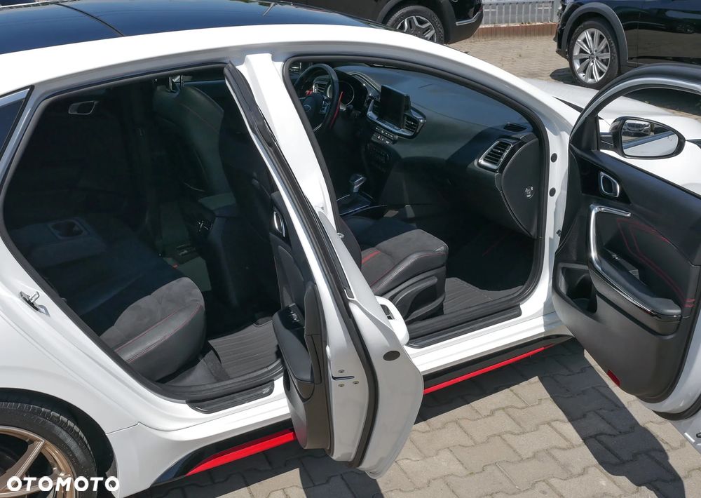 Kia ProCeed 1.6 T-GDI GT DCT - 23