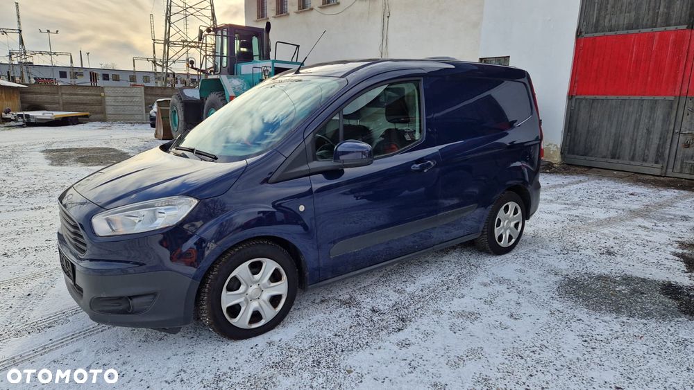 Ford Transit Courier - 11