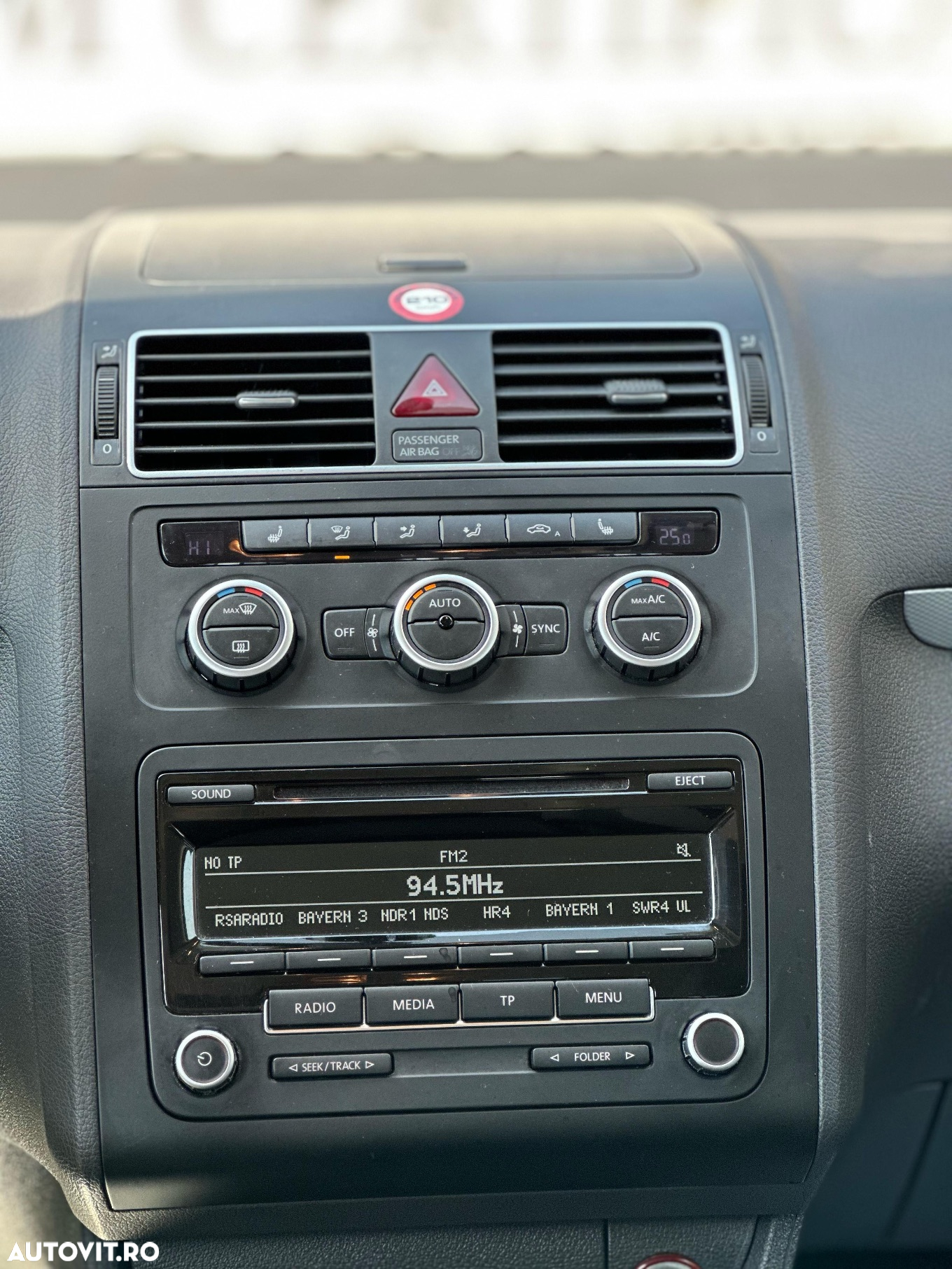 Volkswagen Touran - 17
