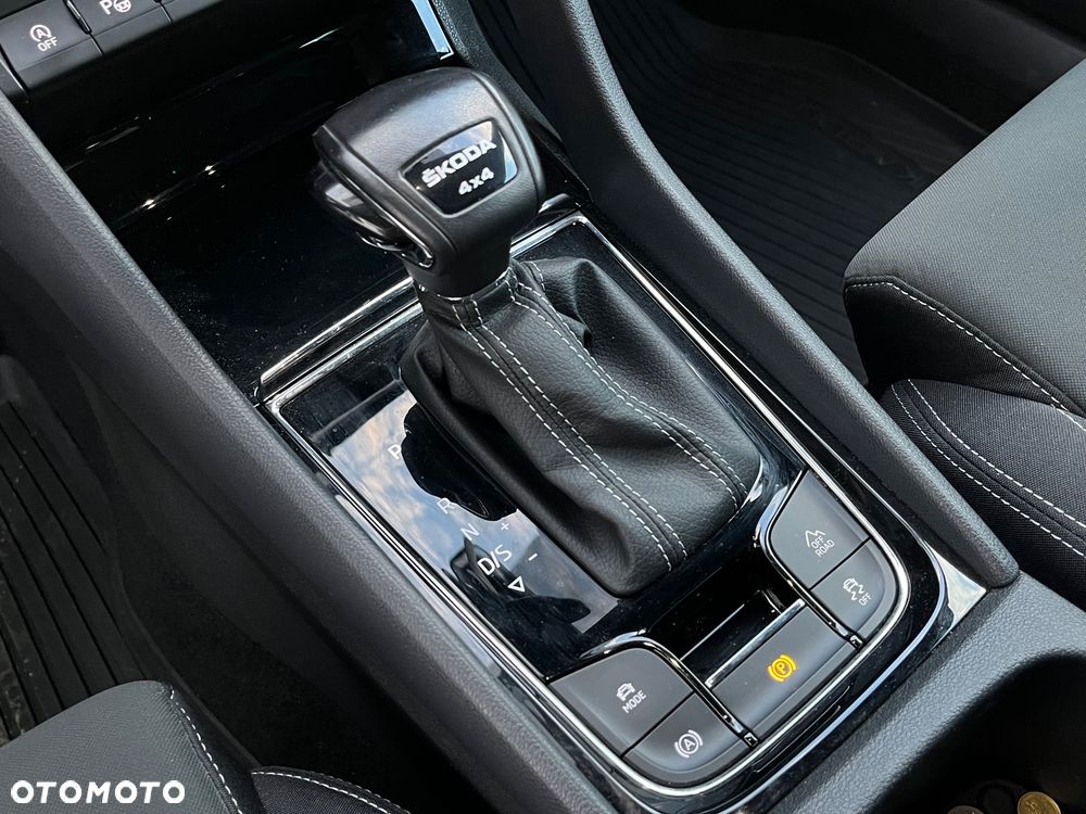 Skoda Karoq 2.0 TDI SCR 4x4 Sportline DSG - 32