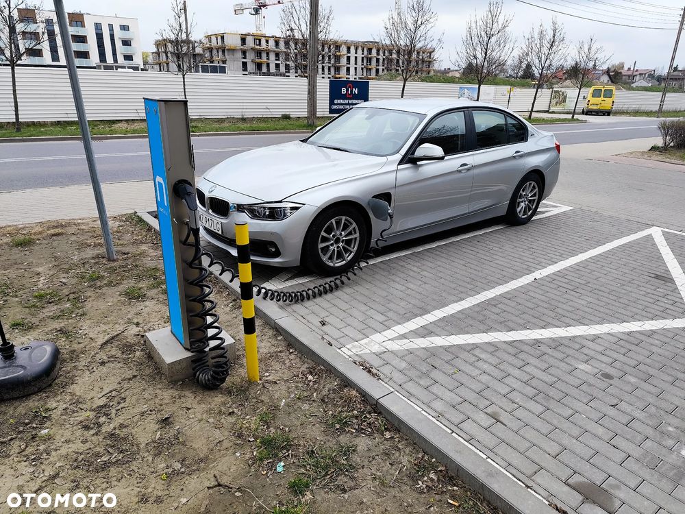 BMW Seria 3 330i Sport Line - 1