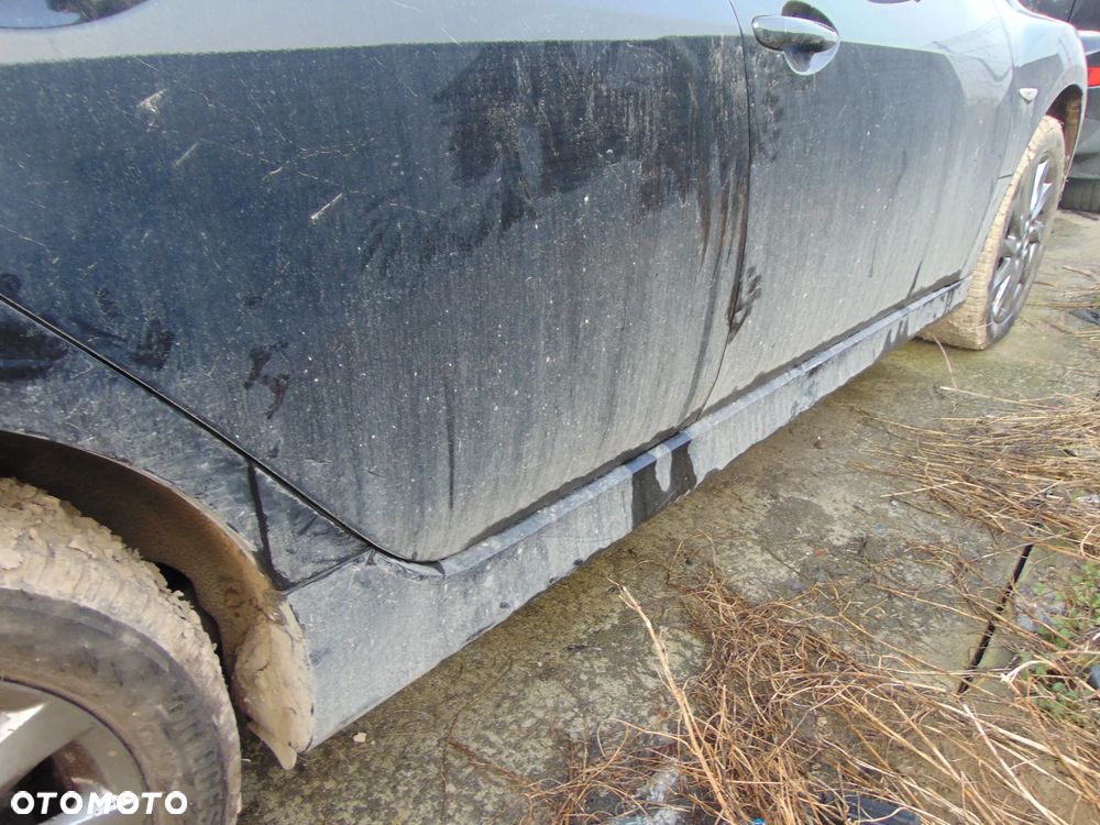 listwy progowe prawa mazda 6 GH lift kombi kod koloru 16w - 1