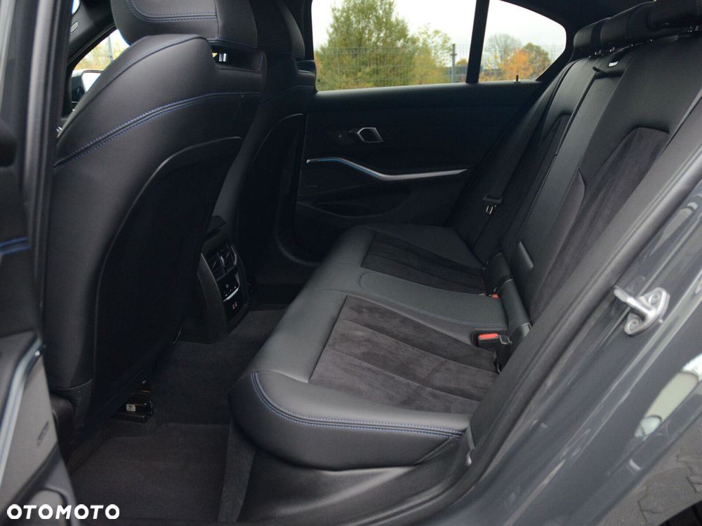 BMW Seria 3 320d xDrive mHEV M Sport sport - 36