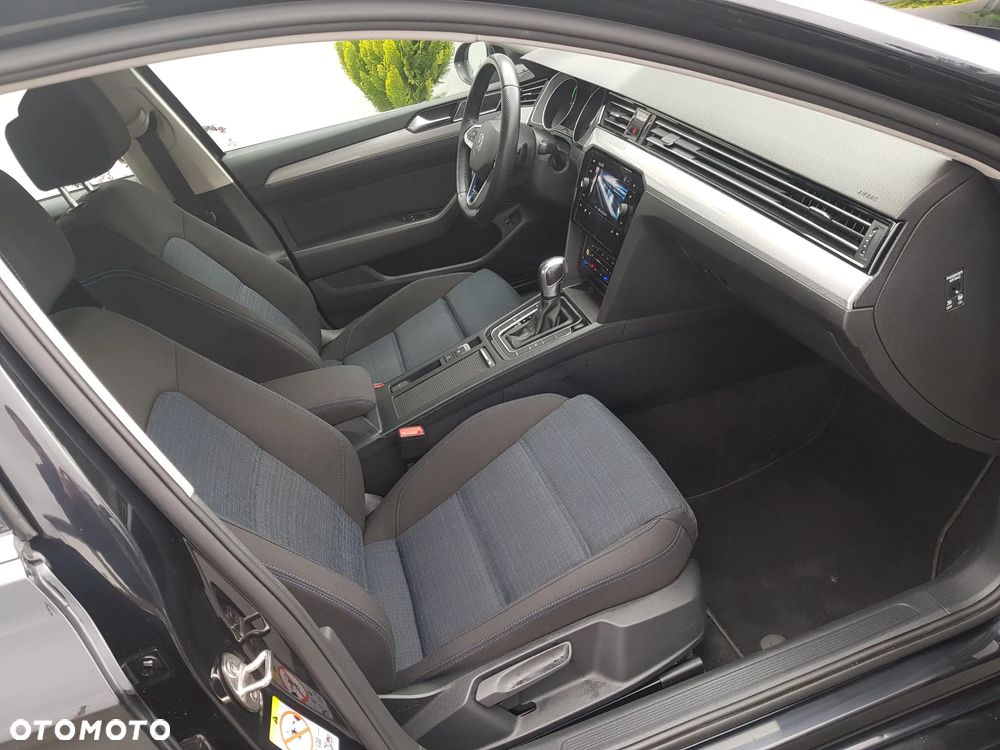 Volkswagen Passat - 11