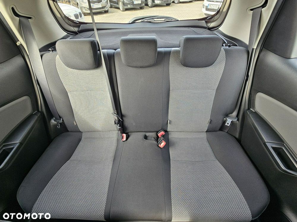 Toyota Yaris Hybrid 100 Business Edition - 16