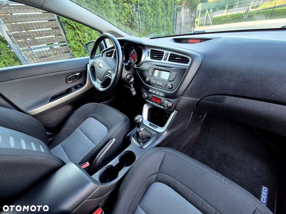 Kia Ceed 1.6 GDI Fifa World Cup Edition - 35