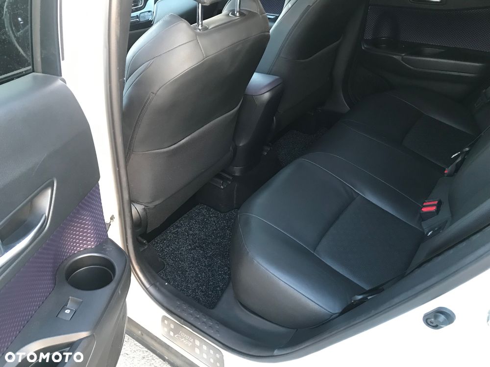 Toyota C-HR - 13
