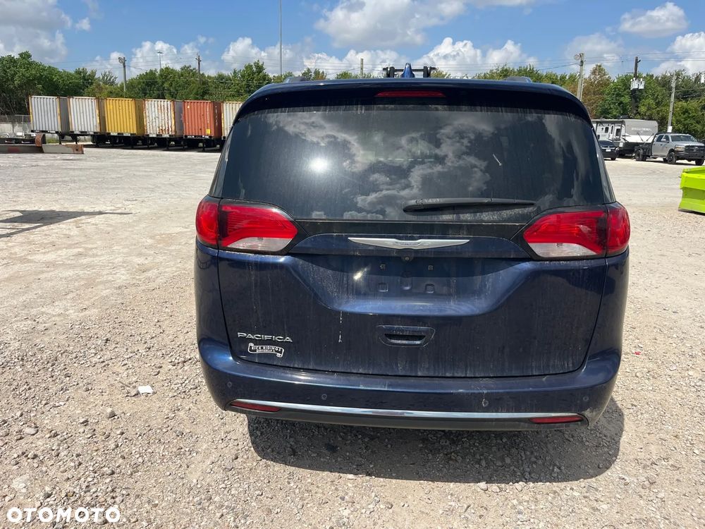 Chrysler Pacifica - 27