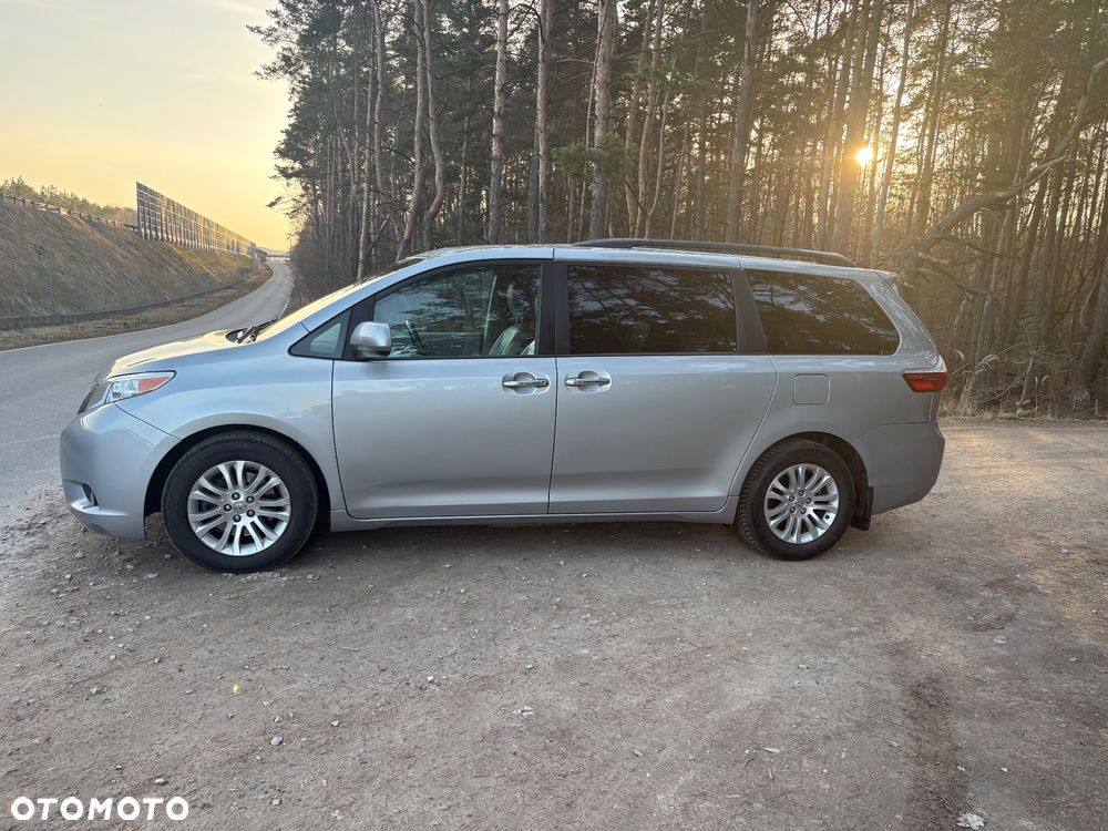 Toyota Sienna 3.5 V6 SE - 3