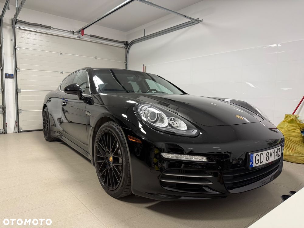 Porsche Panamera 4S - 1