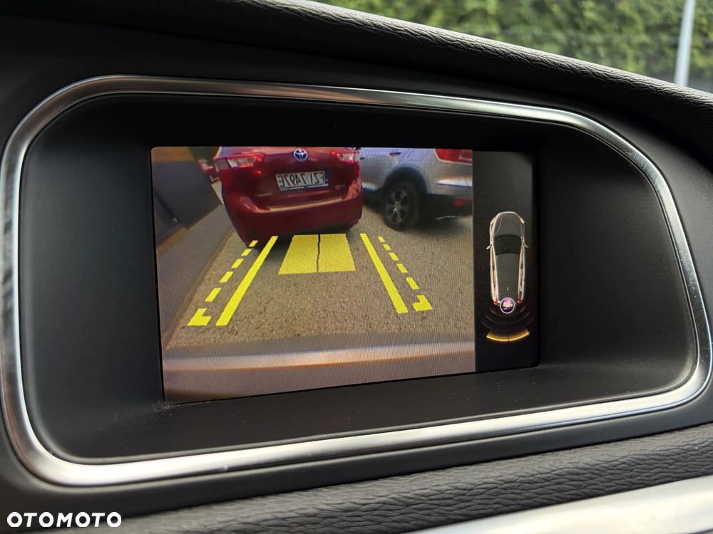 Volvo V40 D4 Geartronic Momentum - 26