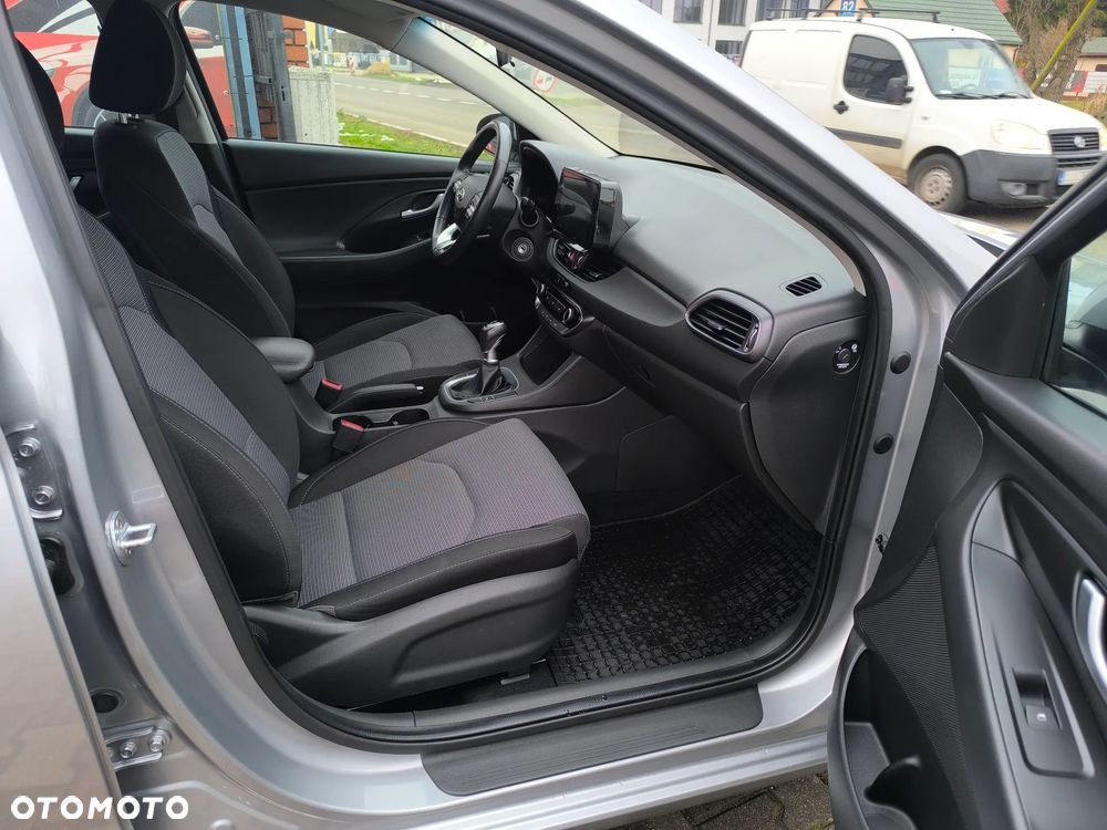 Hyundai i30 1.5 DPI Classic + - 20