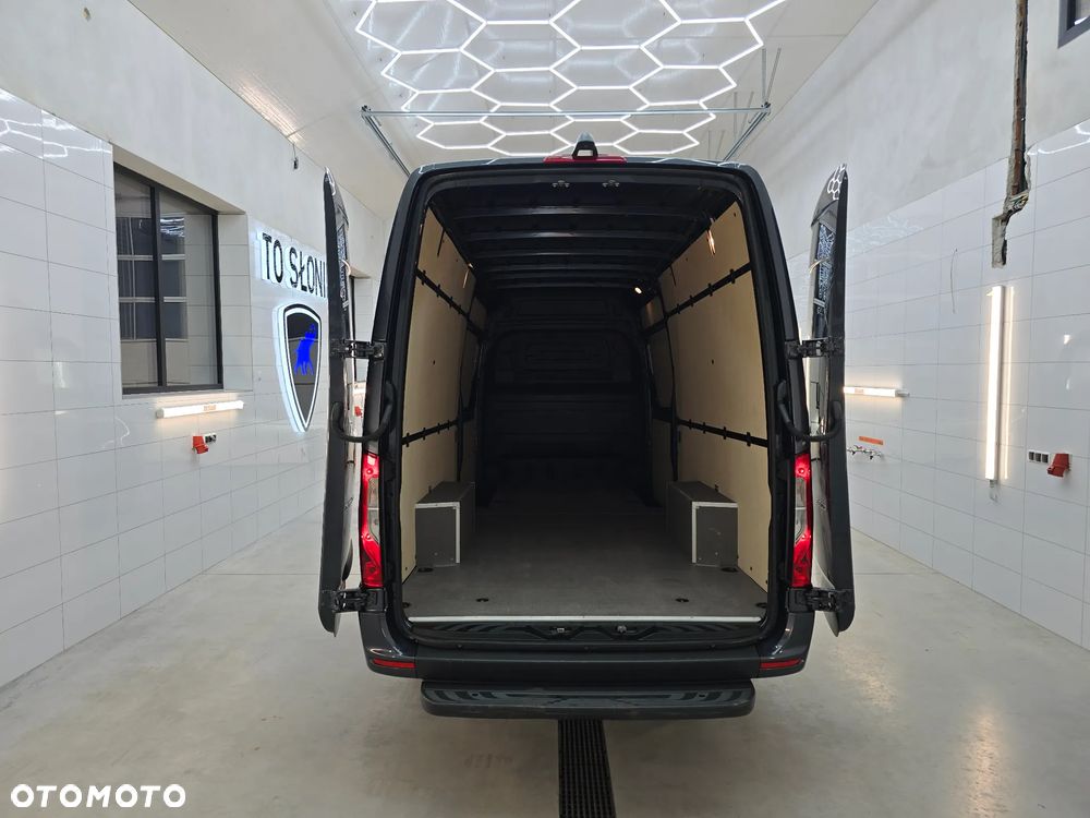 Mercedes-Benz SPRINTER 319 3.0 V6 CDI AUTOMAT 4,40Cm Długi SERWIS ASO MERCEDES-BENZ DO OSTATNIEGO km SALON PL FUL LED HIGH PERFORMANCE MBUX z ekranem dotykowym 10,25 cali SIEDZENIE KIEROWCY KOMFORTOWE, HYDRAULICZNE RESOROWANE PODGRZEWANA SZYBA PRZEDNIA TEMPOMAT KAMERA COFANIA LAKIER METALIK - 16