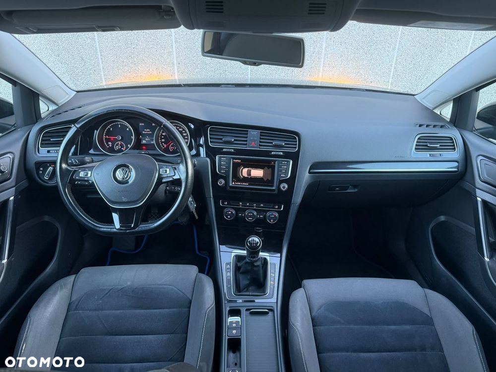 Volkswagen Golf - 6