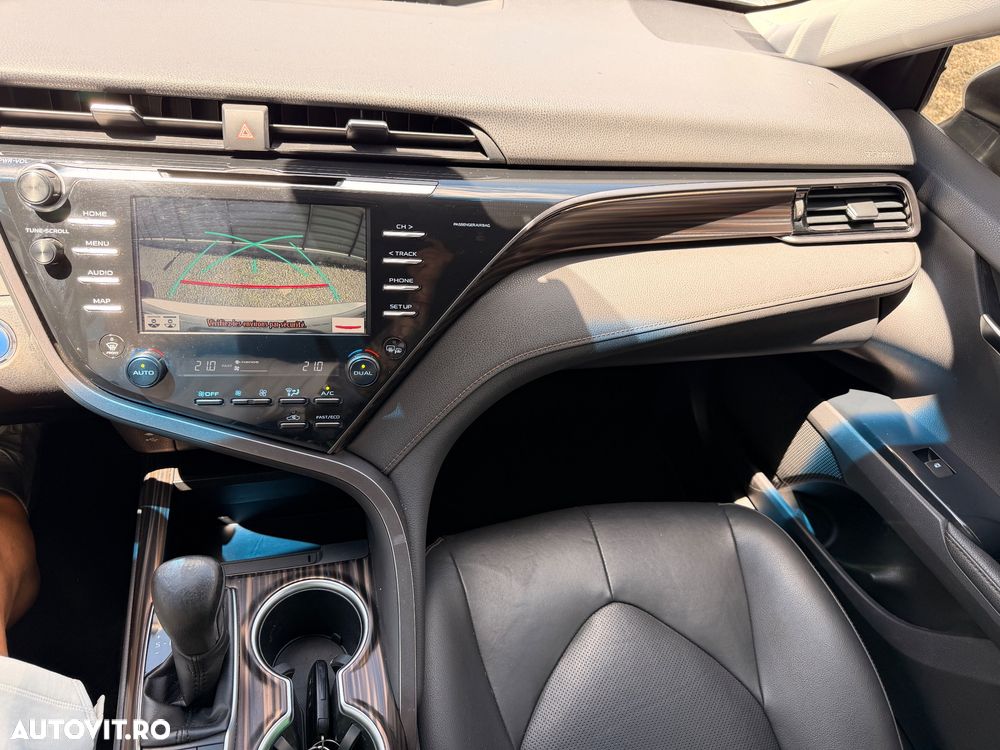 Toyota Camry Luxury - 10