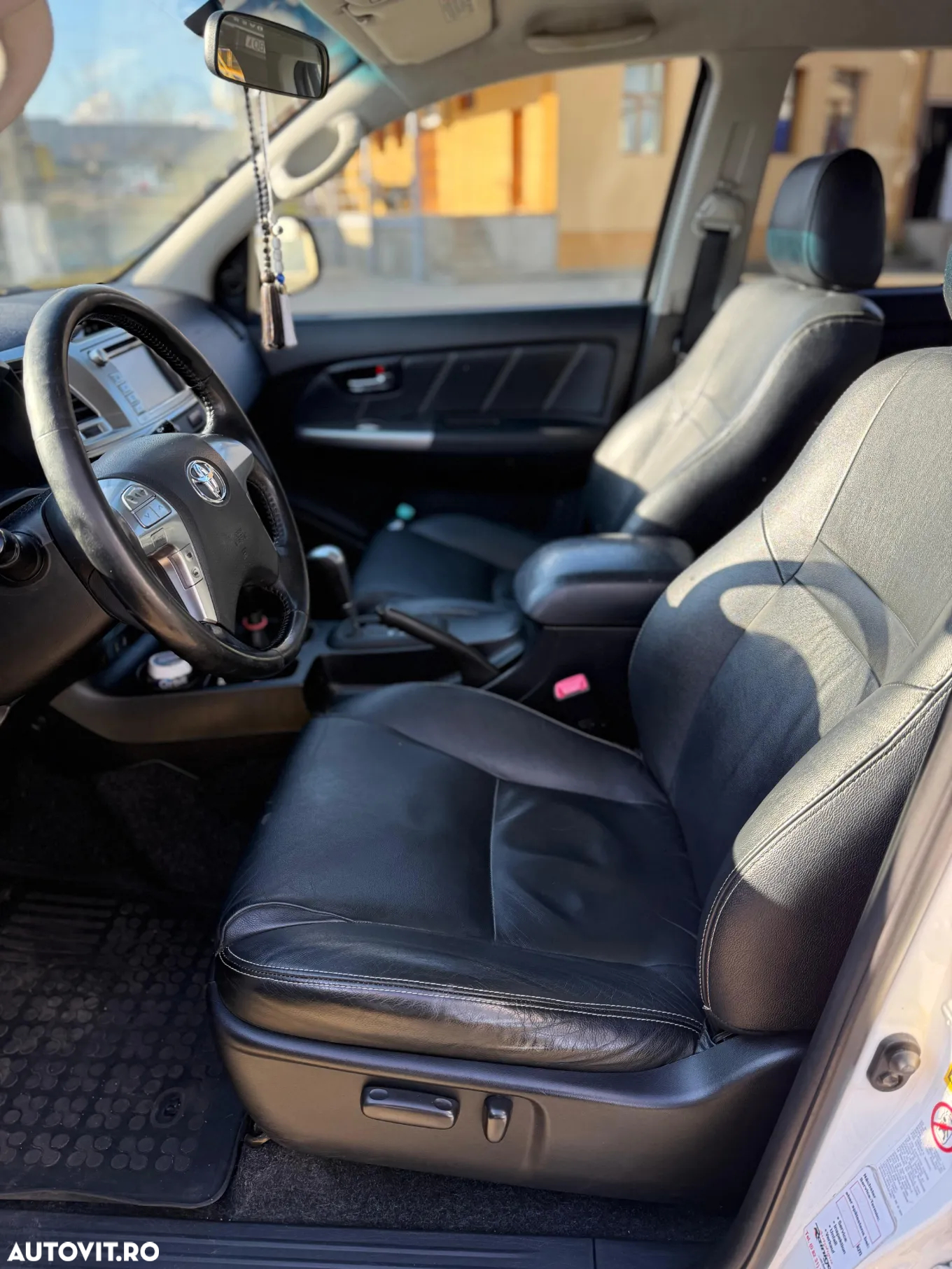 Toyota Hilux 4x4 Cabina Dubla Style+ Aut. - 9