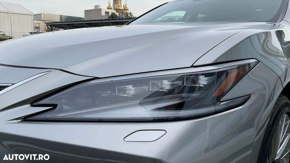 Lexus Seria ES 300h 2.5 TNGA HV 25H- 4X2 CVT Luxury - 9
