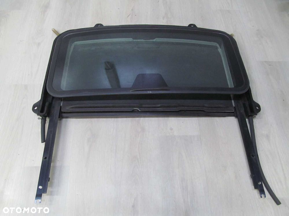 TOYOTA AVENSIS VERSO SZYBERDACH PRZOD 01-07 - 1