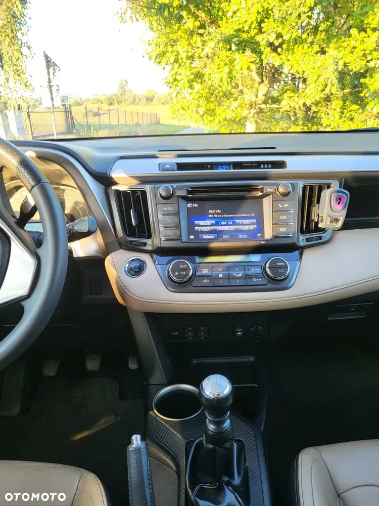 Toyota RAV4 2.0 D-4D Premium - 8