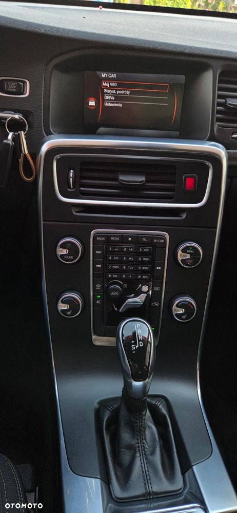 Volvo V60 D4 Geartronic Momentum - 27