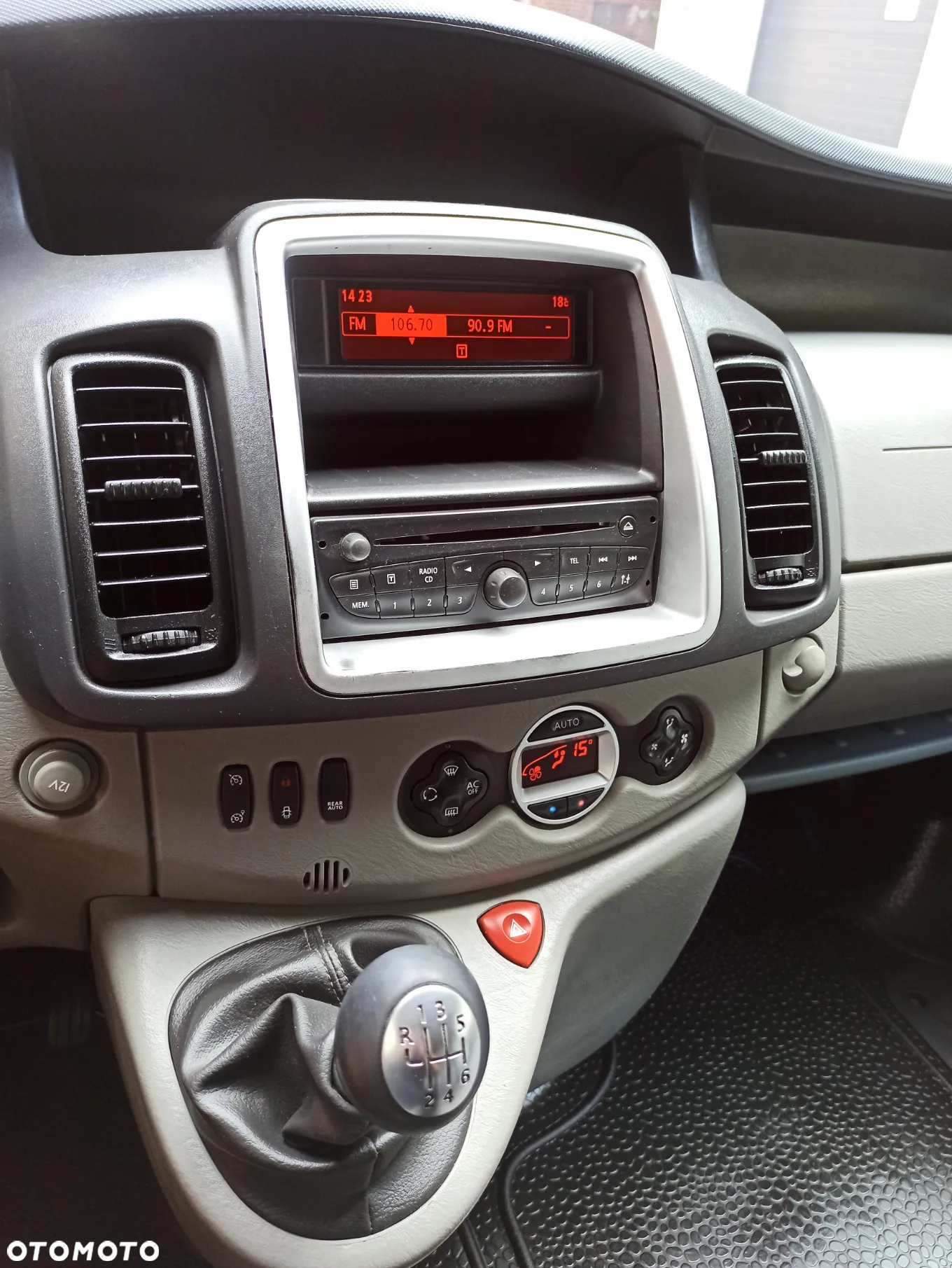 Opel Vivaro L2H1 2.9t Essentia - 12