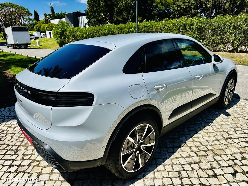 Porsche Macan Electric - 11