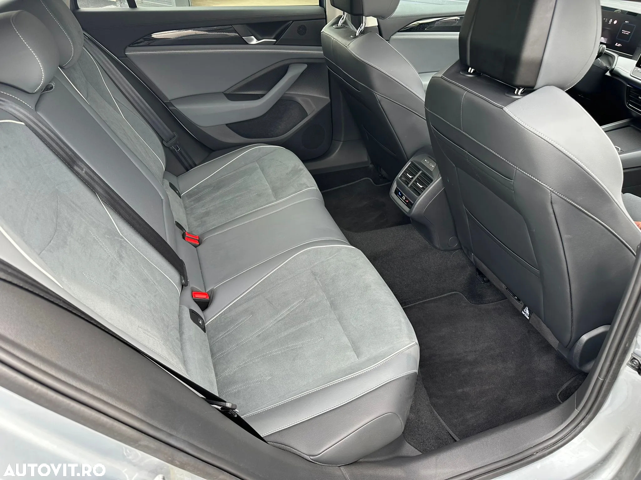 Volkswagen Passat Variant 1.5 eTSI DSG MHEV Business - 18