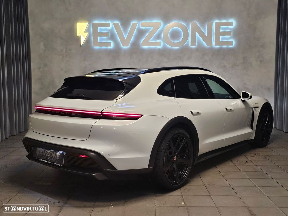 Porsche Taycan Cross Turismo 4 - 6