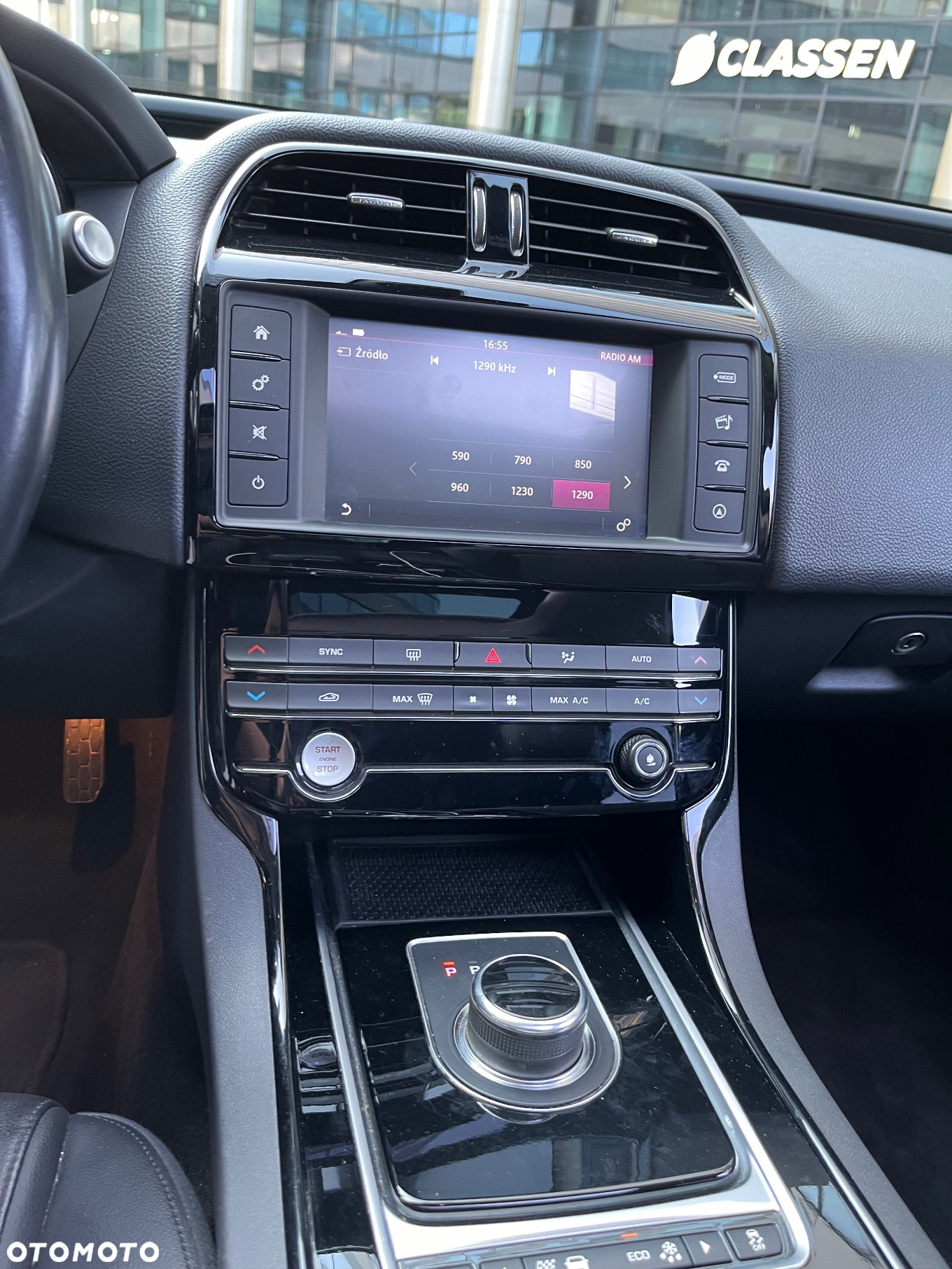 Jaguar XE 2.0 T Pure - 9