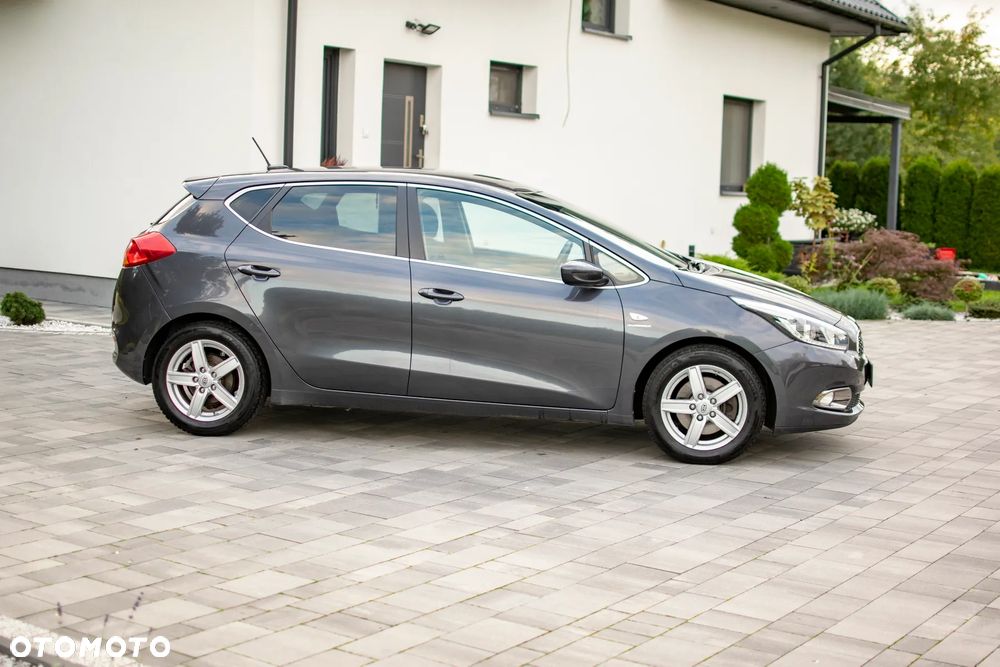 Kia Ceed - 16