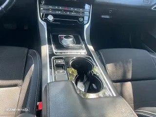 Jaguar XE 2.0 D R-Sport - 35
