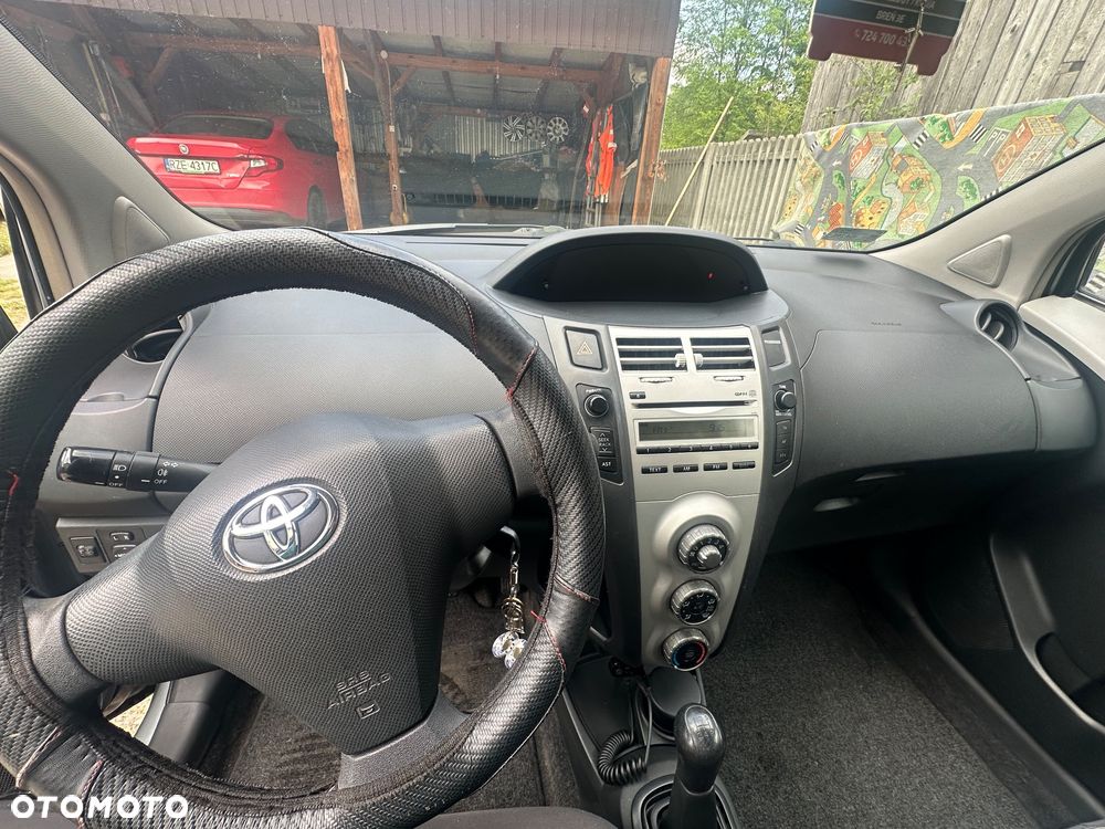 Toyota Yaris - 16
