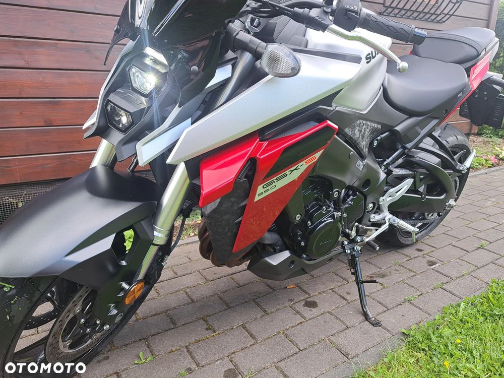 Suzuki GSX - 2
