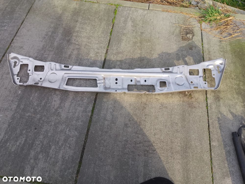 MERCEDES A206 Przedni środkowy górny wspornik chłodnicy A2066201400 - 3