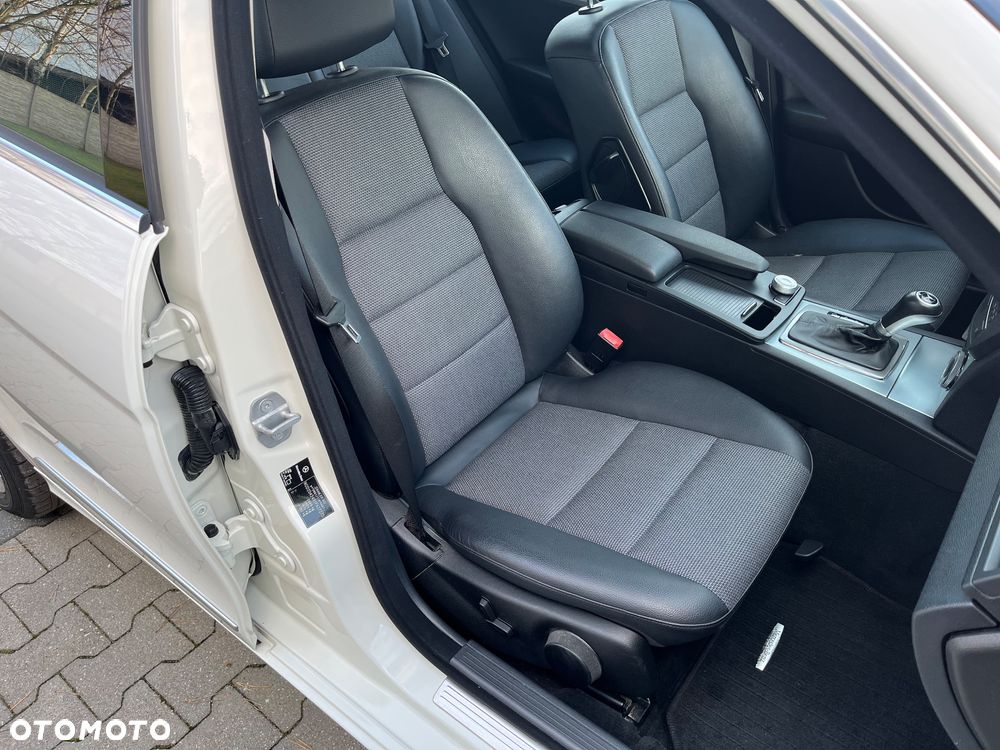 Mercedes-Benz Klasa C 180 T BlueEFFICIENCY 7G-TRONIC Avantgarde - 11