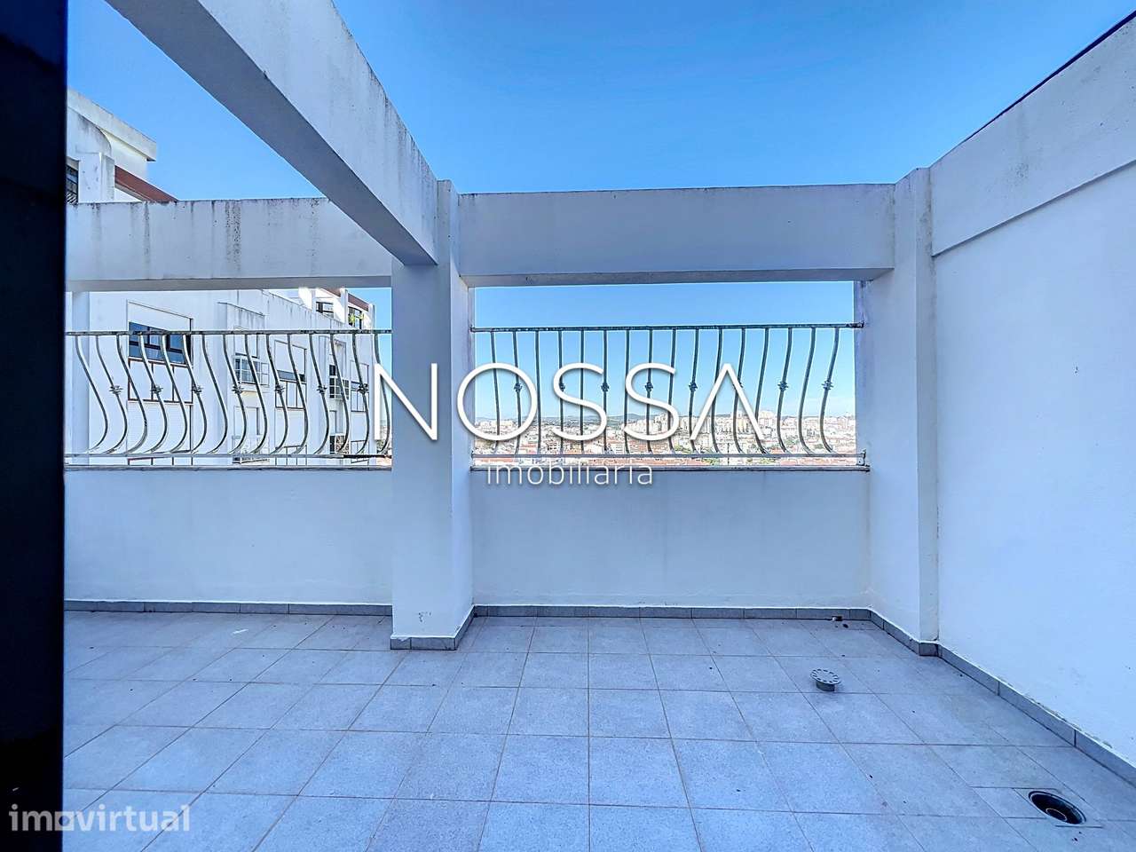 T3 Duplex | 3 Terraços | 176 m² | Arrecadação | Mem-Martins - Grande imagem: 2/44