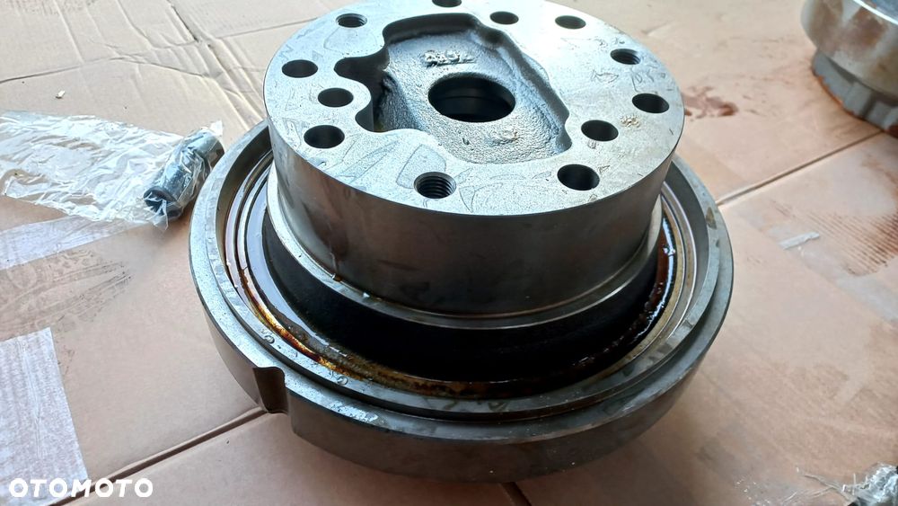 kołnierz silnika hydraulicznego   lz013140 l15b006235 case cx210d lc - 14