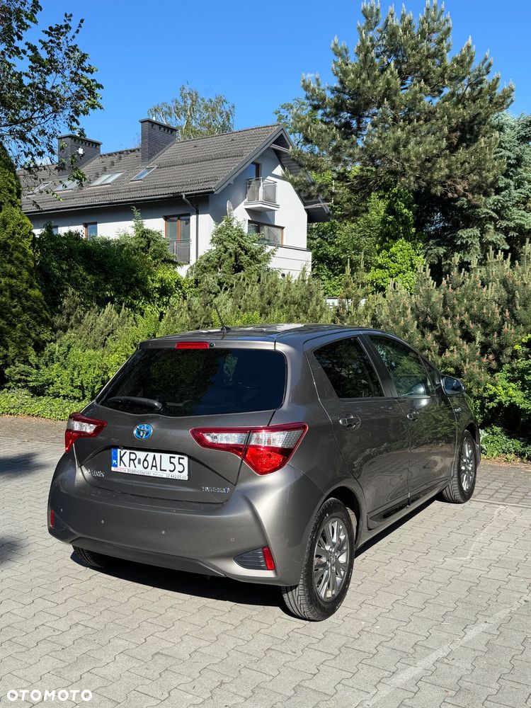 Toyota Yaris Hybrid 100 Premium EU6 - 2