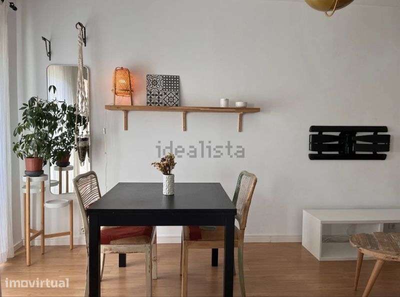 Arrenda-se apartamento T1 mobilado Avenidas Novas - Grande imagem: 2/10